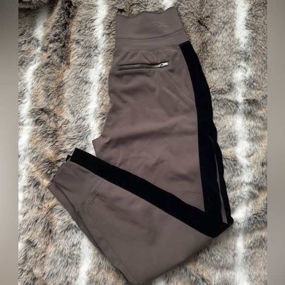 Athleta Venice Velvet Stripe Jogger Size XS Brown w/ Black - Picture 1 of 8